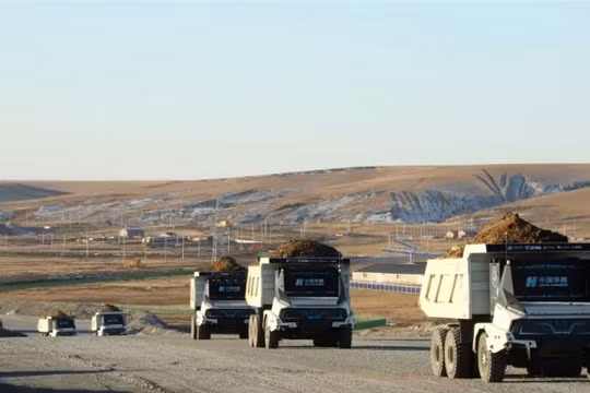 Một đội xe tải không người lái được phát triển bằng giải pháp lái xe tự động của Huawei. Ảnh: SCMP.