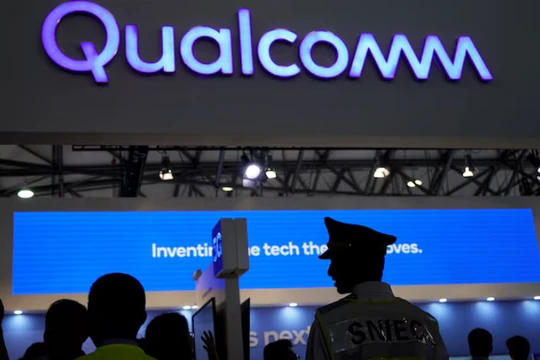 Một biển hiệu của Qualcomm được chụp tại Mobile World Congress (MWC) ở Thượng Hải, Trung Quốc (Ảnh: Reuters)
