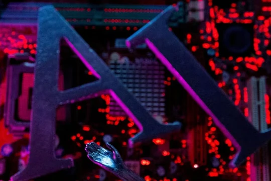 Chip nhớ đang tăng giá gấp nhiều lần khi thị trường AI bùng nổ. Ảnh: Reuters.