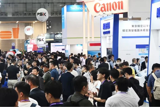 Nhiều người có mặt tại Semicon Đài Loan, một trong những sự kiện thương mại quan trọng nhất của ngành công nghiệp chip. Ảnh: Nikkei Aisa.