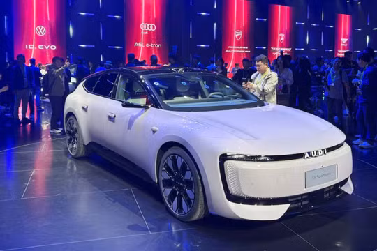 Audi E5 Sportback, mẫu xe đầu tiên trong dòng xe điện (EV) của Audi được phát triển chung với SAIC, được trưng bày tại sự kiện của Volkswagen ở Thượng Hải. Ảnh: Reuters.