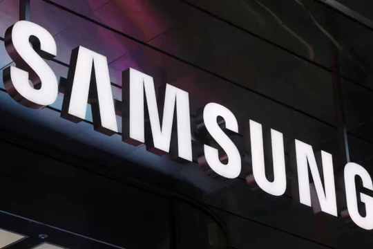 Samsung bị ảnh hưởng bởi lệnh hạn chế bán chip AI cho Trung Quốc của Mỹ nhưng cũng đã đạt được thỏa thuận đúc chip lớn với Tesla. Ảnh: Nikkei Asia.