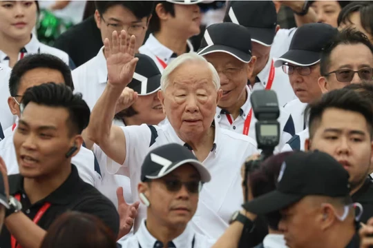 Người sáng lập TSMC Morris Chang tham dự một sự kiện ngày hội thể thao ở Tân Trúc, Đài Loan (ảnh: Nikkei Asia)