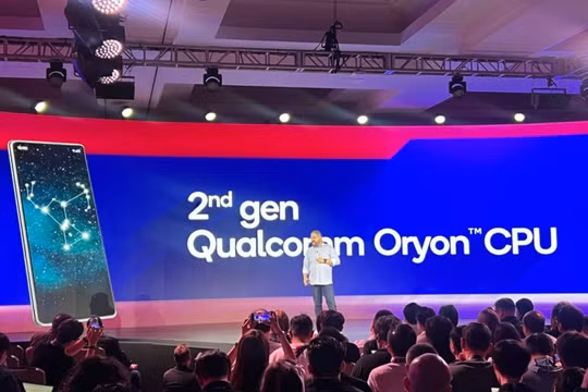 Tổng giám đốc điều hành Qualcomm Cristiano Amon giới thiệu chip điện thoại thông minh mới tại hội nghị thượng đỉnh công nghệ thường niên của công ty ở Maui, Hawaii (Ảnh: SCMP)