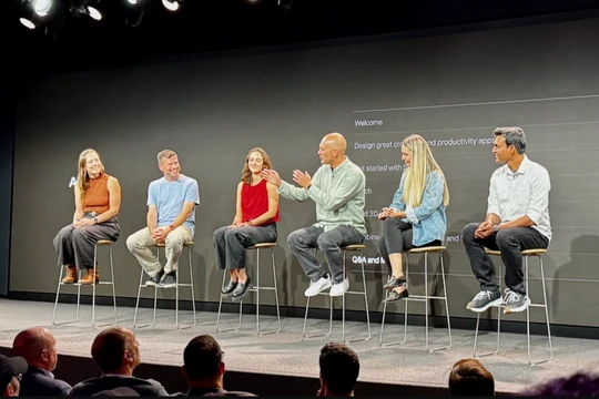 Cuộc họp giữa nhân viên Apple Vision Pro và các nhà phát triển tại Cupertino (Ảnh: Apple Insider)