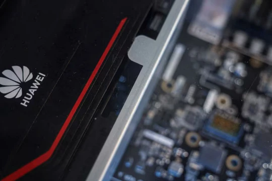 Huawei sẽ vận chuyển hàng loạt chip AI cho thị trường nội địa. Ảnh: Reuters.