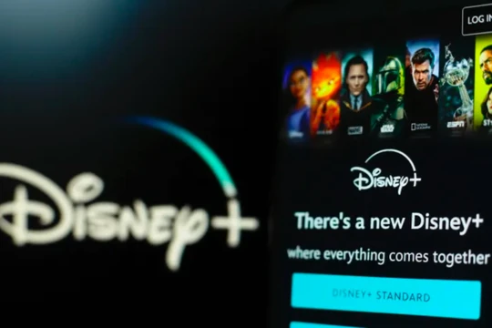 Trang đăng nhập Disney Plus được hiển thị trên màn hình điện thoại thông minh (Ảnh: CNBC)