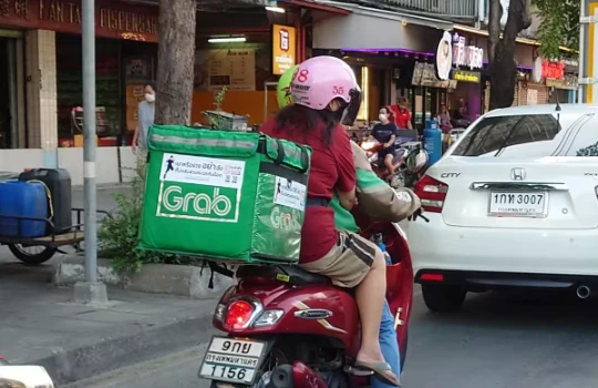 Grab chiếm 54% tổng giá trị thị trường giao đồ ăn của ASEAN vào năm 2023 (Ảnh: Nikkei Asia)