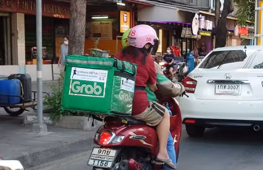 Grab chiếm 54% tổng giá trị thị trường giao đồ ăn của ASEAN vào năm 2023 (Ảnh: Nikkei Asia)