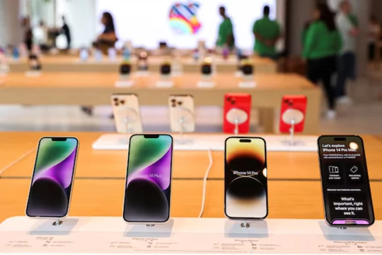 Ấn Độ yêu cầu các nhà sản xuất điện thoại thông minh tải trước ứng dụng an ninh mạng do nhà nước sở hữu. Ảnh: Reuters.