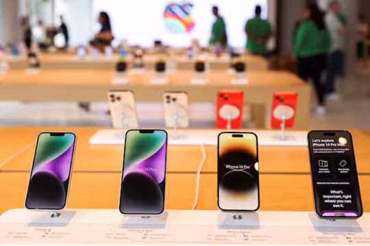 Ấn Độ yêu cầu các nhà sản xuất điện thoại thông minh tải trước ứng dụng an ninh mạng do nhà nước sở hữu. Ảnh: Reuters.