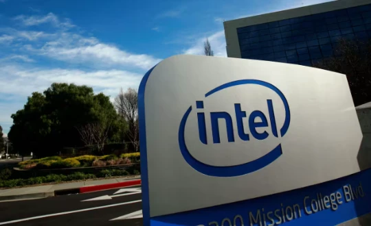 Intel đang cố gắng xoay chuyển tình thế sau kết quả kinh doanh quý 2 thảm hại (Ảnh: Nikkei Asia)