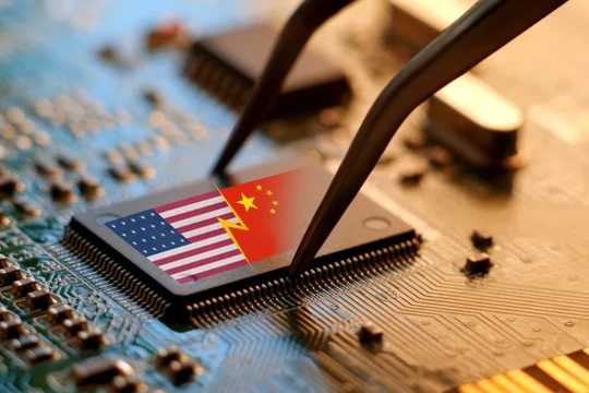 Dưới thời chính quyền Biden, Mỹ đã thực hiện ba quy tắc kiểm soát xuất khẩu lớn nhằm hạn chế khả năng Trung Quốc sử dụng công nghệ cốt lõi của Hoa Kỳ để hiện đại hóa quân đội. Ảnh: Shutterstock Images.