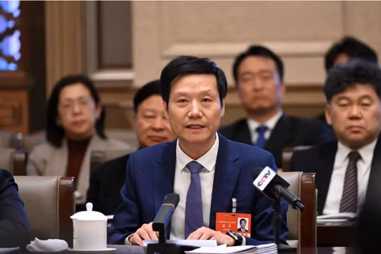 Nhà sáng lập và CEO của Xiaomi Lei Jun phát biểu trong một cuộc họp tại Bắc Kinh vào tháng 3. Ảnh: SCMP.