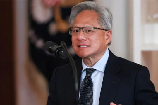 Tổng giám đốc điều hành NVIDIA Jensen Huang tham dự sự kiện 'Đầu tư vào nước Mỹ' do Tổng thống Mỹ Donald Trump tổ chức tại Washington. ẢNh: Reuters.