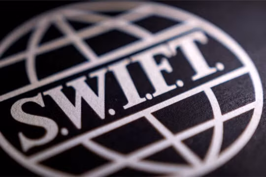 SWIFT đang nỗ lực cải tổ dựa trên blockchain. Ảnh: Reuters.