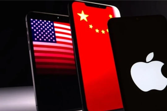 Sự sụt giảm trong xuất khẩu điện thoại thông minh của Trung Quốc sang Mỹ nhấn mạnh mức thuế quan của Trump đang kìm hãm dòng chảy hàng hóa giá trị cao giữa hai nước. Ảnh: Shutterstock.