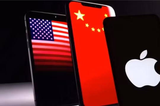 Sự sụt giảm trong xuất khẩu điện thoại thông minh của Trung Quốc sang Mỹ nhấn mạnh mức thuế quan của Trump đang kìm hãm dòng chảy hàng hóa giá trị cao giữa hai nước. Ảnh: Shutterstock.