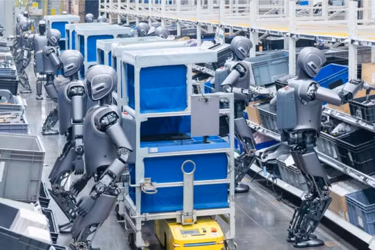 Robot hình người UBTech thực hiện các nhiệm vụ trong nhà máy Zeekr EV. Ảnh: SCMP.