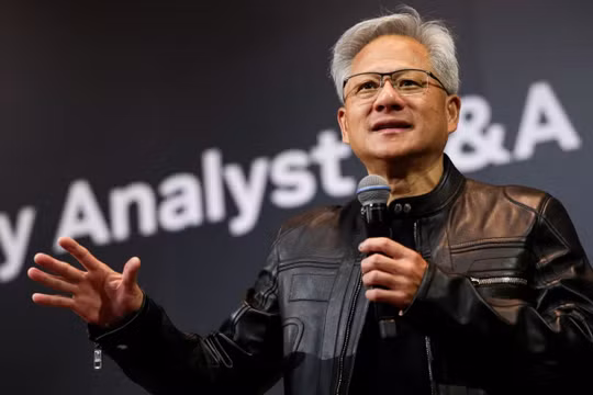Jensen Huang, đồng sáng lập kiêm CEO của Nvidia Corp., phát biểu trong buổi họp báo vào ngày 21 tháng 5 năm 2025.