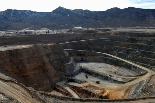 Mỏ đất hiếm lộ của MP Materials ở Mountain Pass, California. Ảnh: Reuters.