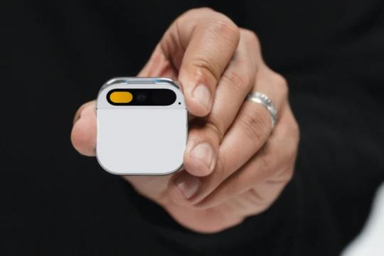 Ai Pin - thiết bị thay thế điện thoại thông minh