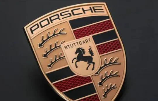 Porsche quyết định tập trung phát triển công nghệ cho xe điện tương lai. Ảnh: Interest Engineering.