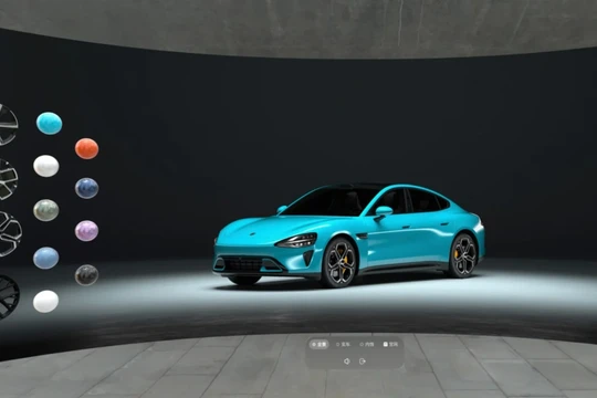 Người mua xe Xiaomi hiện có thể xem các tùy chọn màu sắc và khám phá nội thất thông qua ứng dụng Taobao của Alibaba (Ảnh: SCMP)