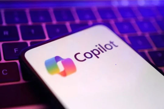 Người dùng Microsoft 365 có thể sử dụng tính năng AI Copilot với mức giá 3 USD mỗi tháng. Ảnh: Reuters.