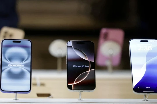 Dòng iPhone mới nhất của Apple được trưng bày tại một cửa hàng Apple ở Grand Central Terminal, New York. Ảnh: Reuters.