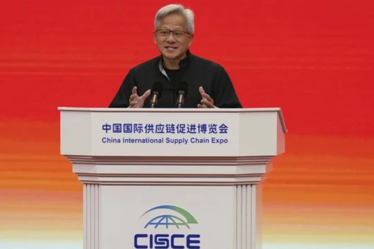 Jensen Huang, CEO của Nvidia, trong lễ khai mạc Triển lãm chuỗi cung ứng quốc tế Trung Quốc lần thứ ba tại Bắc Kinh vào ngày 16 7. Ảnh: SCMP.