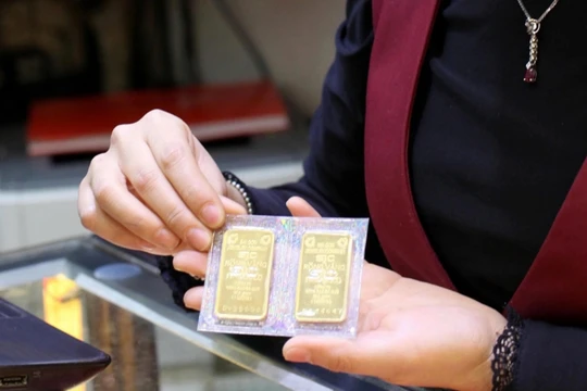 Giá vàng và Bitcoin. Ảnh: Pinterest.