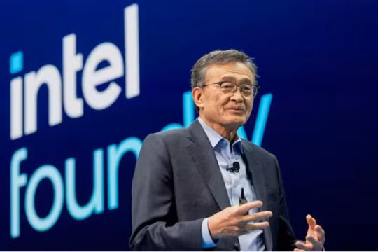 Tổng giám đốc điều hành của Intel, Lip-Bu Tan, phát biểu tại Hội nghị Công nghệ Sản xuất thường niên của công ty tại San Jose, California. Ảnh: Nikkei Asia. 