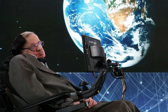 Stephen Hawking (ảnh: Yahoo) 