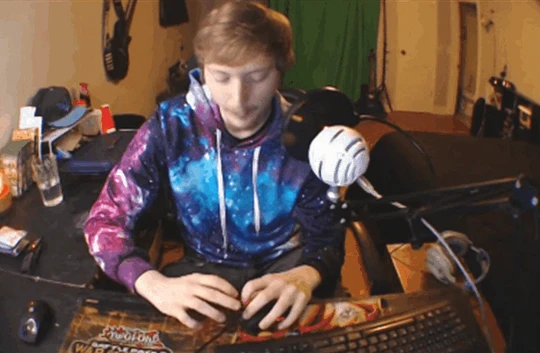 Chỉ ngồi click chuột, game thủ này vẫn lập kỷ lục thế giới.