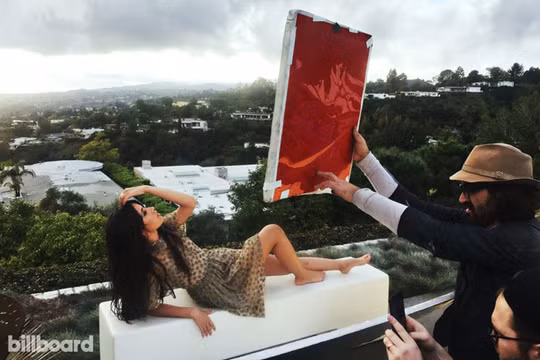 Ảnh xóa phông iPhone 7 Plus được đưa lên bìa Billboard