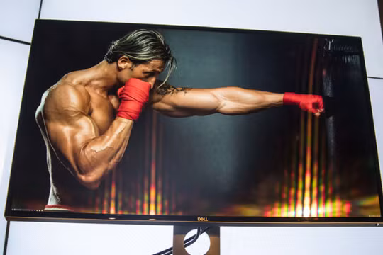 CES 2017: Dell giới thiệu màn hình 8K 32 inch