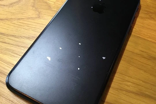 Vài mẫu iPhone 7 đen mờ bị lỗi tróc sơn