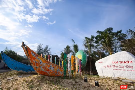 Trong khuôn khổ sự kiện Festival du lịch biển Tam Kỳ 2019, UBND TP Tam Kỳ sẽ khôi phục lại Dự án tranh vẽ nghệ thuật trên thuyền thúng Tam Thanh tại làng nghệ thuật cộng đồng Tam Thanh.