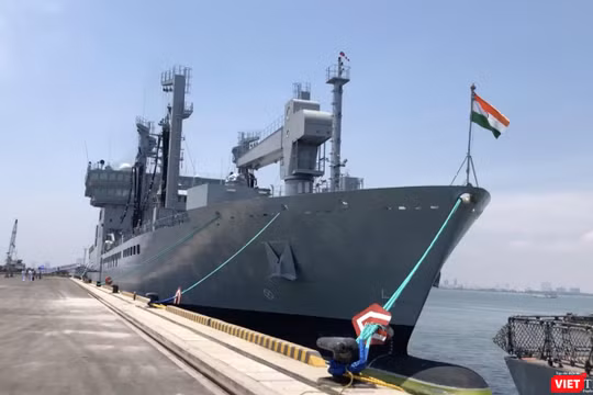 Tàu hậu cần Shakti tại Cảng Tiên Sa trong khuôn khổ chuyến thăm của của đội tàu Hải quân Ấn Độ đến Đà Nẵng là vào tháng 5/2018.