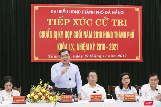 Ông Huỳnh Đức Thơ, Chủ tịch UBND TP Đà Nẵng trả lời ý kiến cử tri quận Thanh Khê tại buổi tiếp xúc diễn ra sáng 19/11