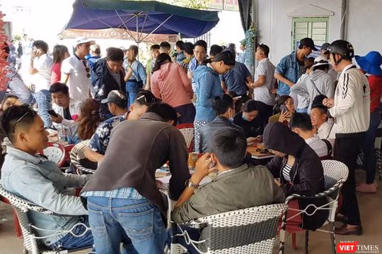 Có đến 80% giao dịch thành công thông qua môi giới BĐS, nhưng có gần 90% môi giới hoạt động chưa có chứng chỉ hành nghề khiến thị trường BDDS đối mặt với những nguy cơ đổ vỡ