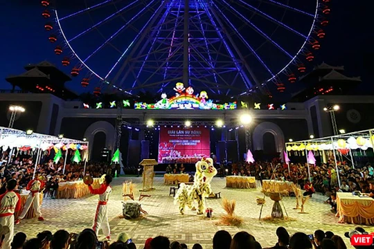 Biểu diễn lân sư rồng tại Công viên Sun World Danang Wonders