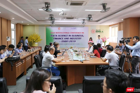 Tiến sĩ Nguyễn Thị Anh Đào, Chủ tịch HĐQT Trường ĐH Đông Á phát biểu chào mừng Hội thảo DSBFI 2019 diễn ra tại Đà Nẵng