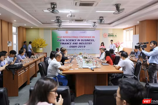 Tiến sĩ Nguyễn Thị Anh Đào, Chủ tịch HĐQT Trường ĐH Đông Á phát biểu chào mừng Hội thảo DSBFI 2019 diễn ra tại Đà Nẵng