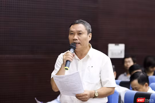 Ông Mai Tấn Linh – Phó Giám đốc Sở GD&ĐT Đà Nẵng trả lời câu hỏi của phóng viên VietTimes tại buổi họp báo