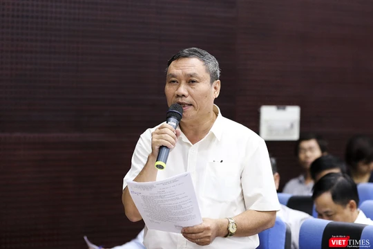 Ông Mai Tấn Linh – Phó Giám đốc Sở GD&ĐT Đà Nẵng trả lời câu hỏi của phóng viên VietTimes tại buổi họp báo