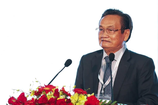 Tiến sĩ Trần Du Lịch-Thành viên Tổ tư vấn kinh tế của Thủ tướng, Trưởng nhóm tư vấn liên kết phát triển vùng duyên hải miền Trung phát biểu tại sự kiện Tọa đàm mùa Xuân 2019 do Thành ủy Đà Nẵng tổ chức hôm ngày 1/3/2019