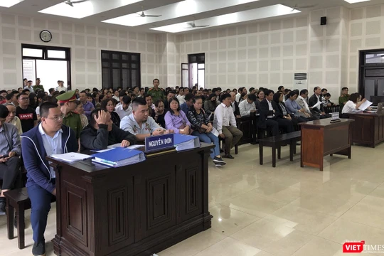 Quang cảng phiên tòa xét xử sơ thẩm vụ tranh chấp hợp đồng đặt cọc môi giới đất nền hy hữu giữa Công ty CP Bách Đạt An (chủ đầu tư) và bị đơn là Công ty CP đầu tư Hoàng Nhất Nam (môi giới) 