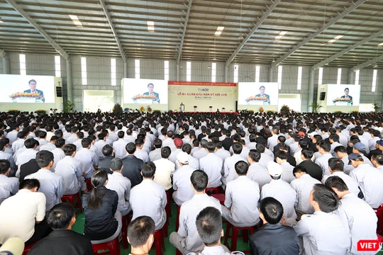 Ông Trần Bá Dương, Chủ tịch HĐQT THACO đọc thông điệp đầu năm tạo động lực để THACO phát triển trong năm 2019 và tương lai.